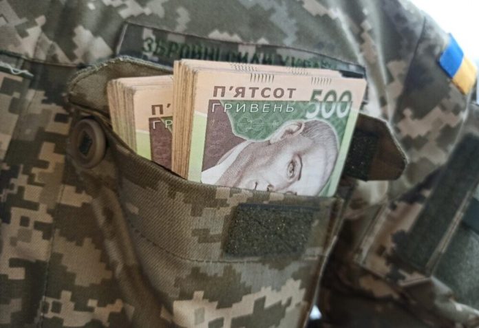 Шахрай замаскувався під хвору жінку й видурив у військового пів мільйона