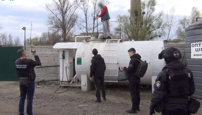 На Київщині викрили масштабну схему збуту фальсифікованого пального через мережу АЗС