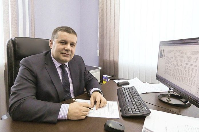 Канадські імміграційні органи вимагають документи про військову службу у українців: прокурор Стадник у фокусі