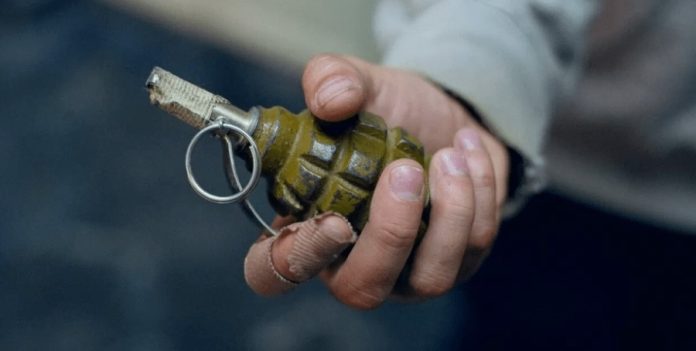 Затримання на Львівщині: поліцейські вилучили гранату з підривачем
