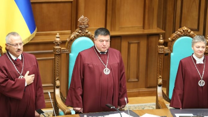 Схема нелегального перетину кордону та нові деталі справи щодо втечі ексголови КСУ