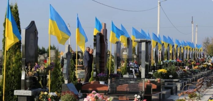 Розслідування щодо закупівель для меморіалу в Ірпені викрило можливі бюджетні зловживання