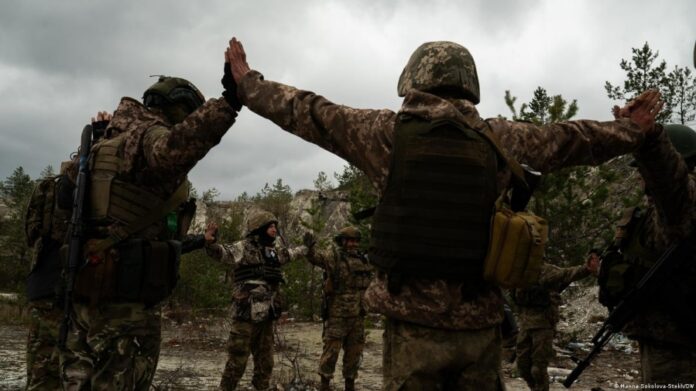 Вразливість фронту через нестачу боєприпасів та військового обладнання: актуальні виклики для національної оборони