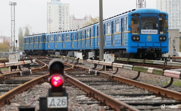 Наземні станції метро в Києві не планують відкривати під час повітряних тривог