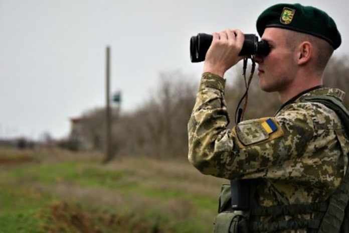 Ще один колишній чиновник покинув Україну