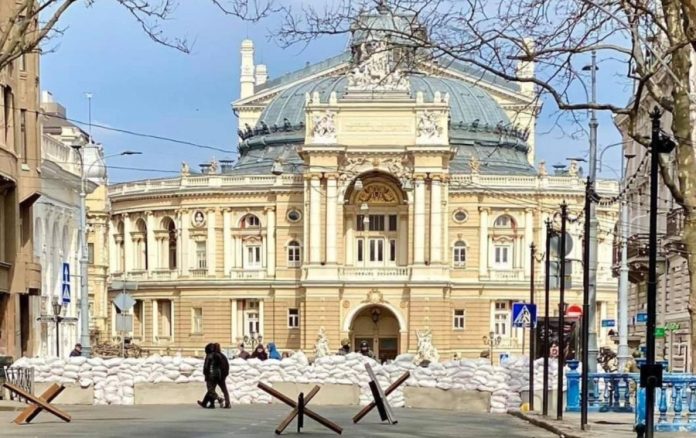 Ситуація в Одесі після ракетної атаки: не працюють школи, електротранспорт та водопостачання