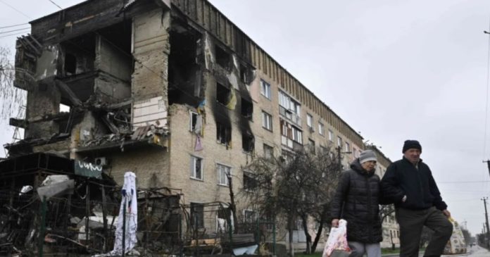 У Київській області поліція підозрює п’ятьох працівників Гостомельської селищної військово-цивільної адміністрації в розкраданні коштів на відновлення зруйнованого житла