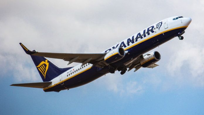 Авіасполучення з Україною: Ryanair планує масштабне повернення