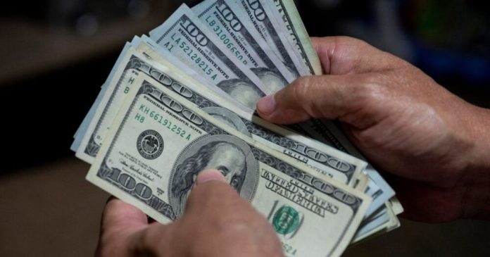 Львівський митник «погорів» на $23 000 хабаря
