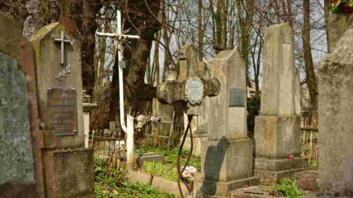 На Одещині 20-річний молодик пограбував майже 20 могил заради металобрухту