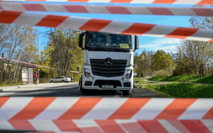 Польські перевізники готують нову блокаду на кордоні: на «Ягодині» пропускатимуть одну фуру на годину