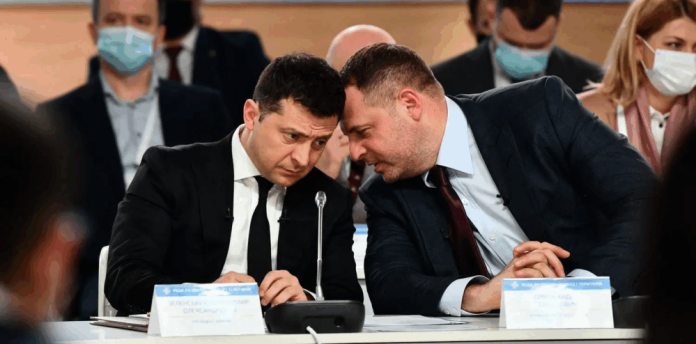 Голова ОП Єрмак поспішає змінити уряд, поки має вплив на Зеленського