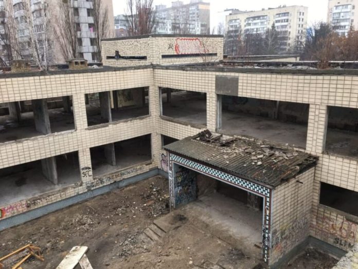 У Києві відновлюють закинутий дитсадок за 165 млн грн: підрядник — колишній фігурант справи