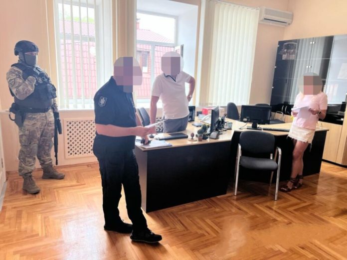 На Полтавщині викрили масштабну корупційну схему у Держпродспоживслужбі: «чорна каса» майже на 100 тисяч доларів