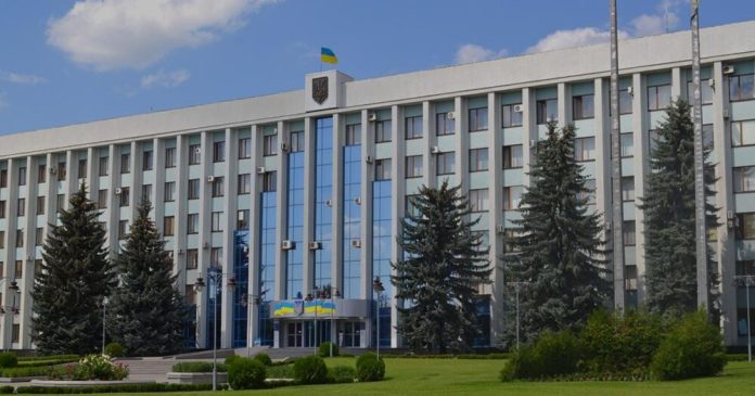 У Рівному депутат розбив підприємцю ніс під час сесії міськради