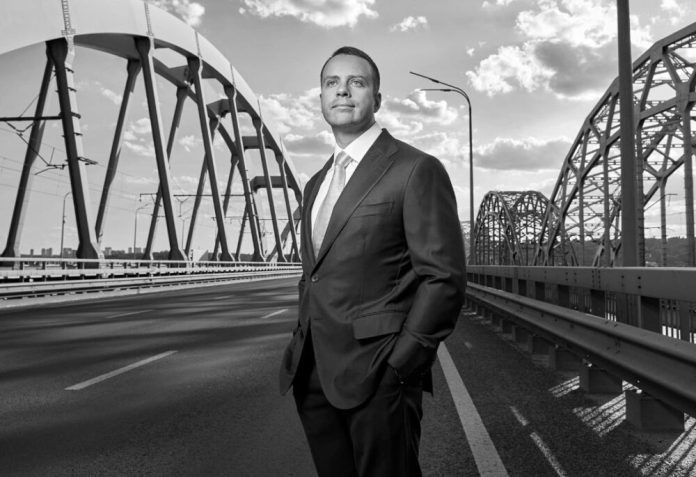 Закінчилось фінансування: “Автострада” Максима Шкіля зняла всі робочі бригади з Подільсько-Воскресенського мосту