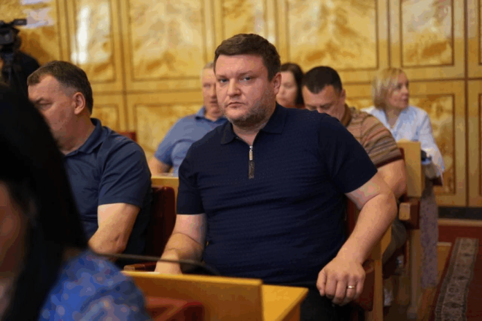 Депутата Закарпатської облради підозрюють у схемі з нелегального продажу дуба
