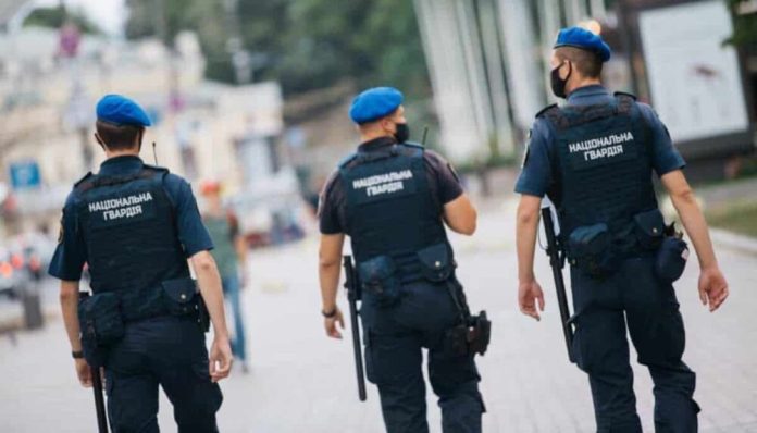 Львівські гвардійці виявили військового з 30 пакетами наркотиків для закладок