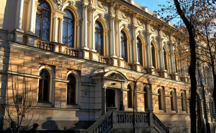 Скандал у Музеї Ханенків: десятки самурайських артефактів зникли після закордонної виставки