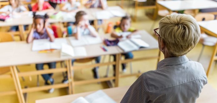 Скандал у фінській школі: українську дівчинку змусили співати російську пісню