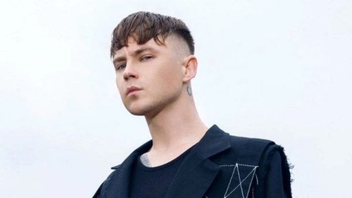 Таємниці особистого життя Артема Пивоварова: що відомо про загадкову кохану співака