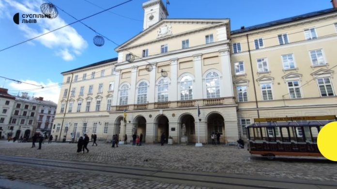 У кабінеті голови Шевченківської РА виявили приховану камеру