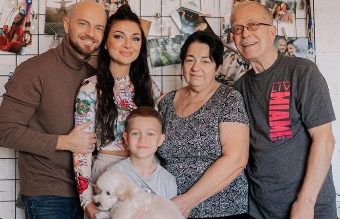 Влад Яма та його дружина Ліліана зустріли батьків після чотирирічної розлуки: емоційний момент у Маямі