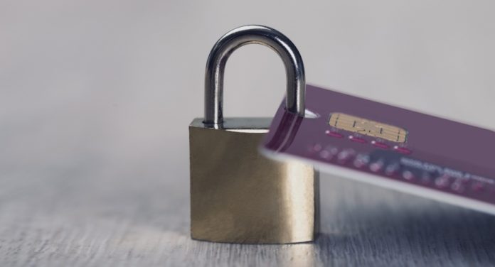 Чому банки тимчасово блокують картки та як працюють системи захисту