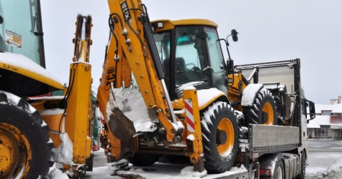 Міжнародний розшук на кордоні: польські прикордонники зупинили викрадений екскаватор і Lexus