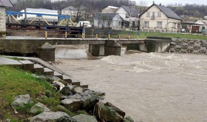 Паводок на Закарпатті створив реальну загрозу газопостачанню десятків громад