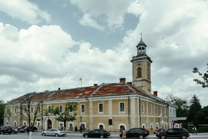 Реставрація Бережанської ратуші: сумнівні кошториси та непрозорі закупівлі під прикриттям збереження спадщини