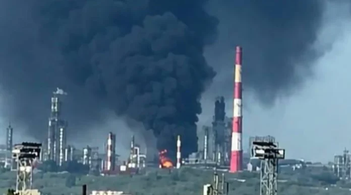 Пожежа на нафтопереробному заводі у Сизрані: Небезпека з безпілотників
