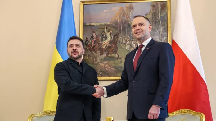 Чому Володимира Зеленського позбавили ордена Білого орла, а Муссоліні та Шредер залишилися з нагородами
