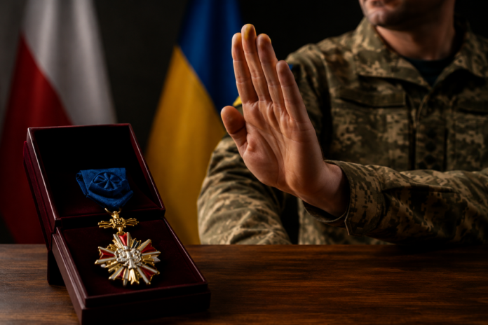 Дипломатичний конфлікт між Україною та Польщею загострюється: після позбавлення Володимира Зеленського Ордена Білого Орла, керівник Офісу президента України вирішив повернути свою нагороду.