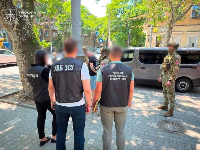 Офіцера затримали на Одещині за вимагання 23 тисяч доларів за 