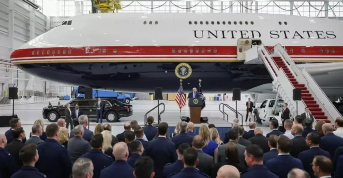 Трамп представив новий Air Force One: модернізований літак готовий до польотів