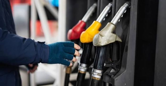 Ціни на паливо знову злетіли: як змінилася вартість заправки і що чекає водіїв
