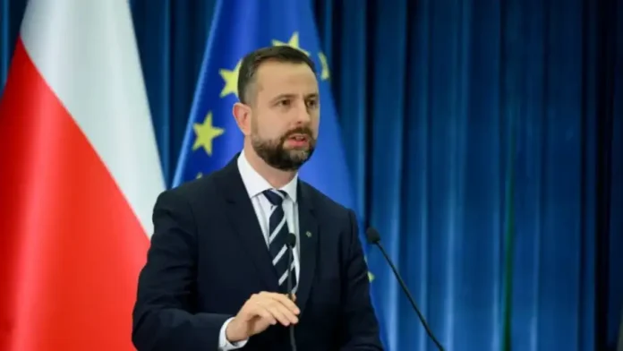 Польський міністр оборони закликав молодих українців повернутися додому: нові заяви про мобілізацію