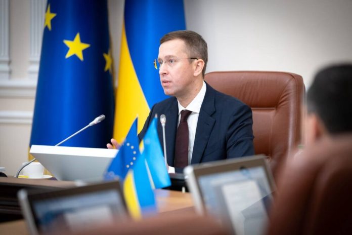 Прем'єр-міністр України Сергій Корецький оголосив про перше завдання для нового Кабінету Міністрів, яке полягає у підготовці Програми діяльності уряду. Кожне з міністерств має тиждень для формулювання своїх пропозицій, які стануть основою для визначення пріоритетних напрямків роботи Кабміну. Ця програма також буде використовуватися для оцінки результативності діяльності кожного міністра.