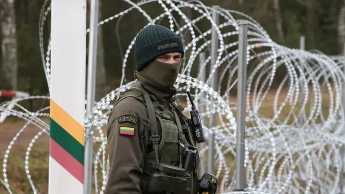 Латвія закрила єдиний автомобільний пункт пропуску з Білоруссю
